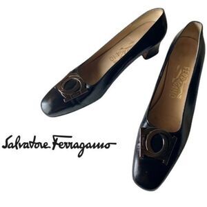 Ferragamo Black Leather Omega Emblem Heels Women’s size 8.5 AAA